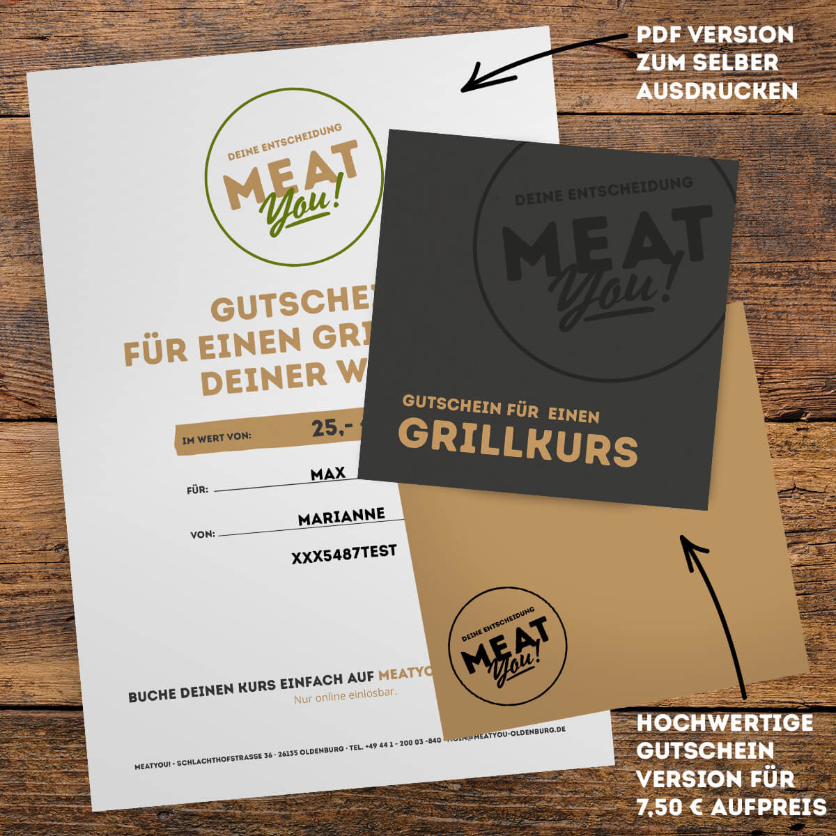 Gutscheine liegen auf einem Holztisch